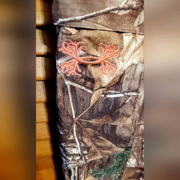 Under Armour Women's Realtree camouflage hunting pants size 8 - Picture 4 of 12